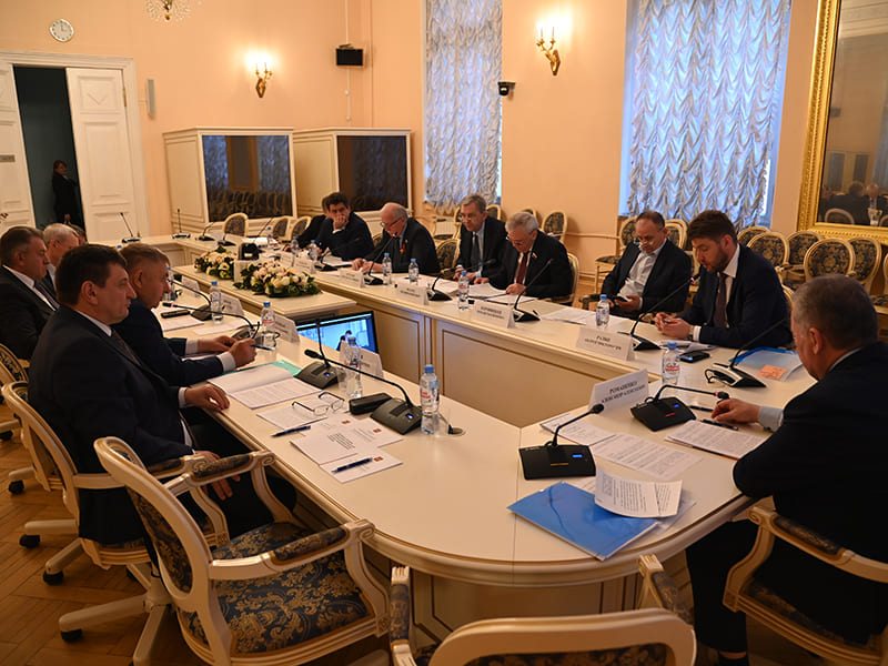 Игорь Ляхов выступил на Комиссии Совета законодателей с предложением о совершенствовании оборота земель сельхозназначения