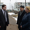 Губернатор Алексей Островский пообещал выделить деньги на ремонт детского сада и бани в Угре