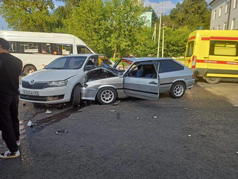 В Смоленской области в страшном ДТП пострадали три человека 