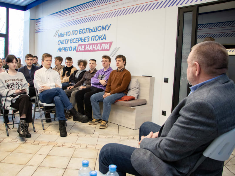Президент федерации баскетбола Смоленской области обсудил со студентами развитие спорта