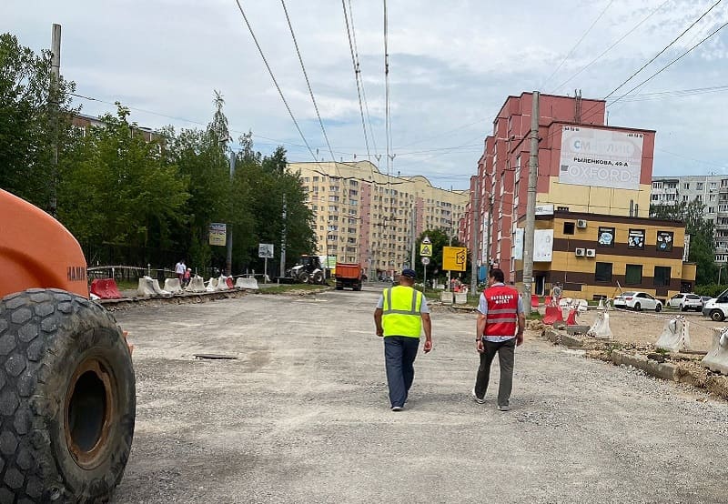 Активисты ОНФ проверили ход ремонта улиц в Смоленске