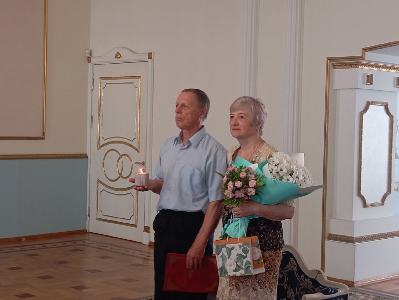 Сергей Якимов поздравил с золотой свадьбой семью Шупнёвых