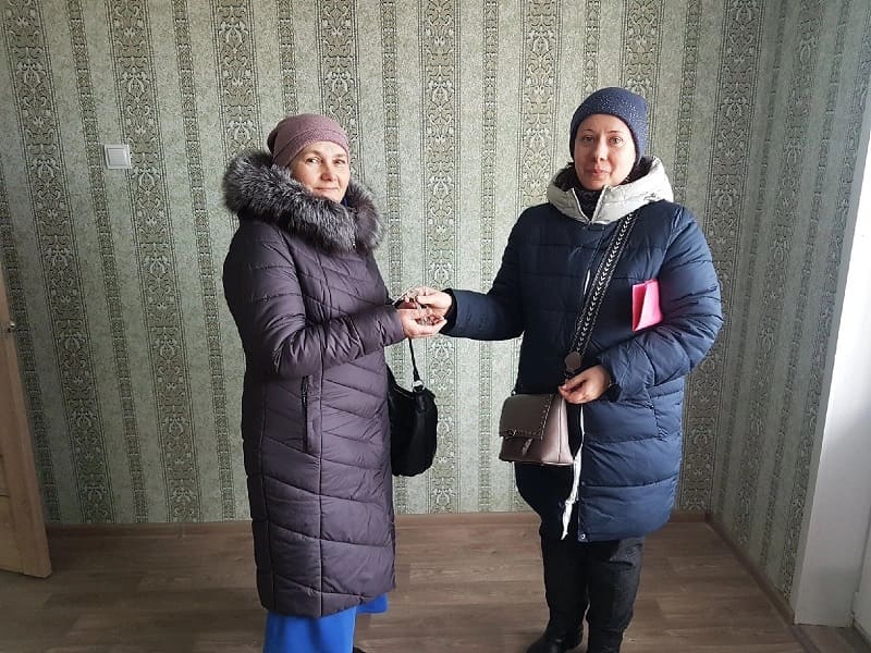 Многодетная семья погорельцев из Смоленска получила временное жилье