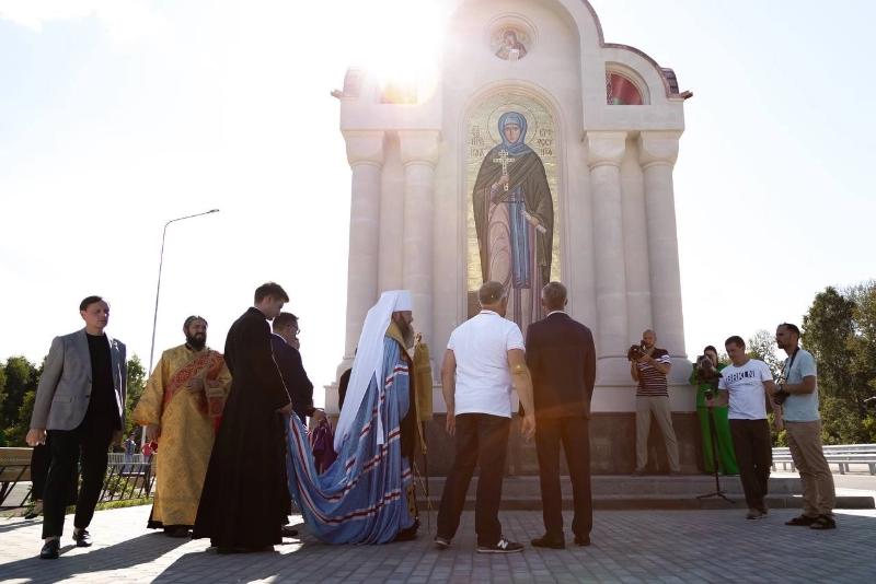 Василий Анохин принял участие в церемонии освящения православного киота с иконами 
