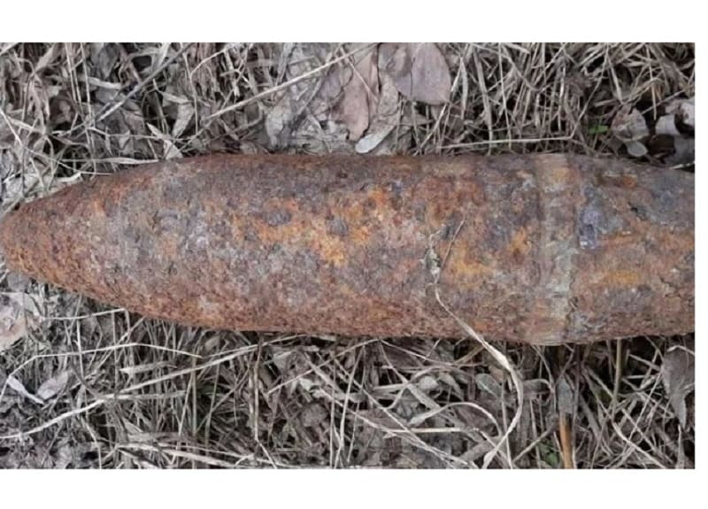На территории гаражного кооператива в Смоленске нашли старые снаряды