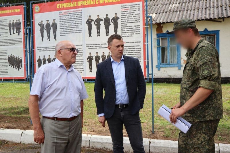 Активисты проекта «Всё для фронта» побывали в воинской части Смоленского района