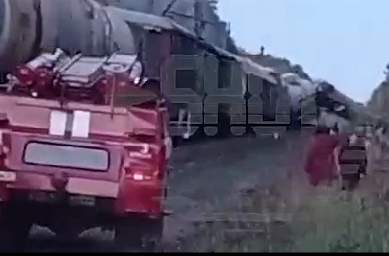 В Брянской области из-за взрыва с рельсов сошел локомотив и 20 вагонов грузового поезда