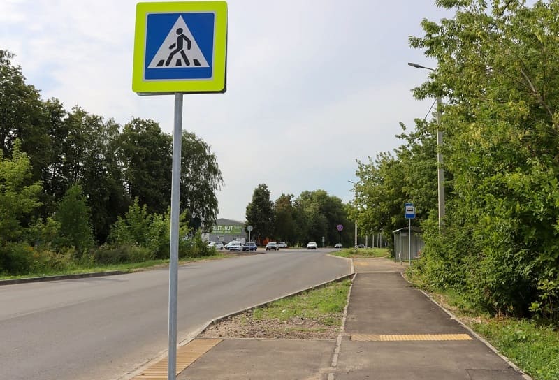 Новые дорожные знаки и барьерное ограждение установят на объектах нацпроекта в Смоленской области