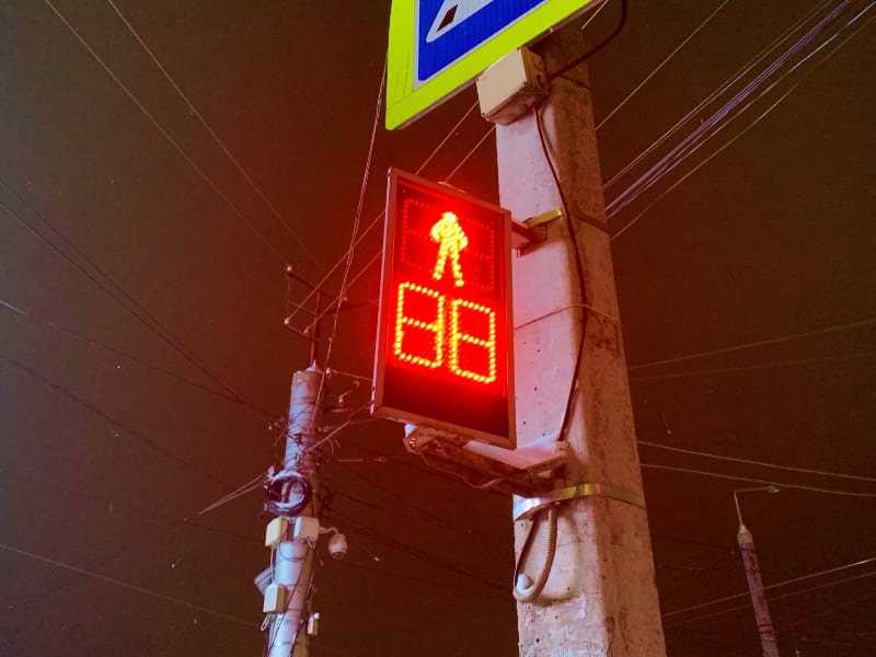 Роспотребнадзор поручил замерить уровень звука «кричащего» светофора в Смоленске