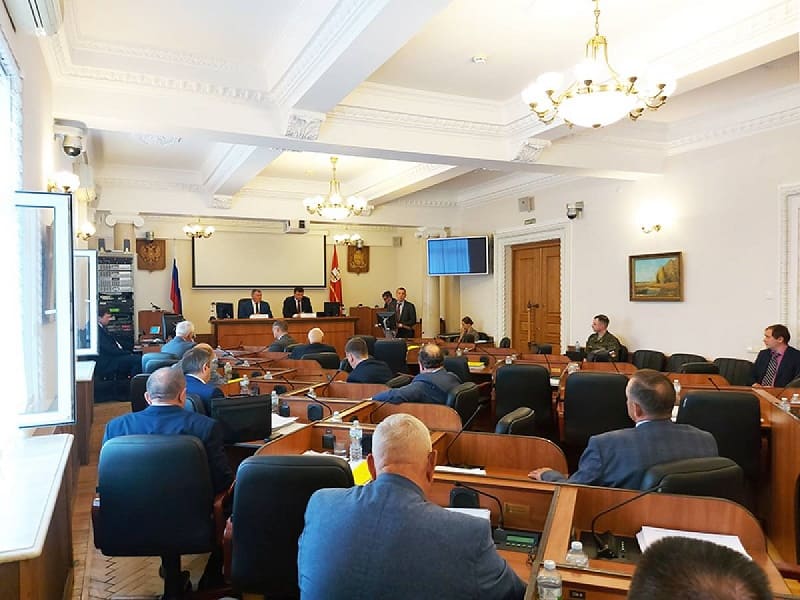 На заседании фракции «ЕР» в смоленской облдуме обсудили организацию работы пунктов отбора на службу по контракту