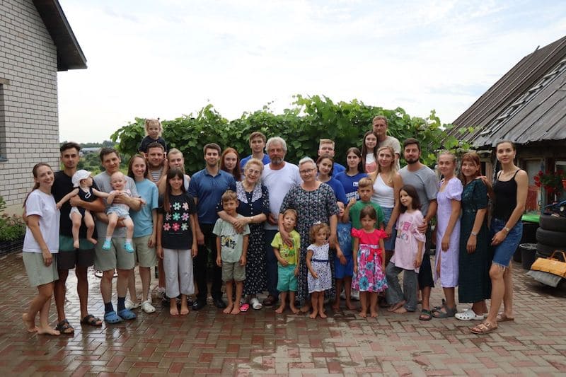 В Смоленске поздравили многодетную семью в честь Дня семьи, любви и верности
