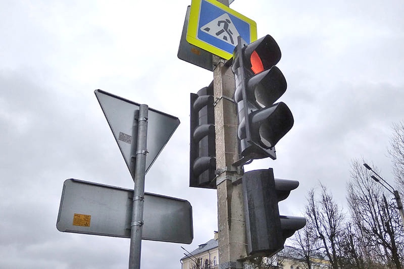 В Смоленске отключили светофоры на перекрестке в Заднепровье