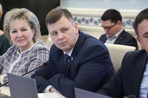Сенатор Артем Малащенков: Смоленским учителям и медработникам на селе могут дать отсрочку от армии