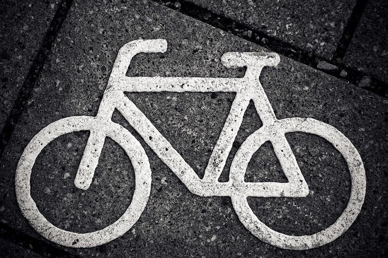 В Смоленске на «зебре» сбили 15-летнюю велосипедистку