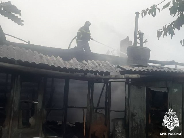 В Смоленской области из-за удара молнии сгорел дом