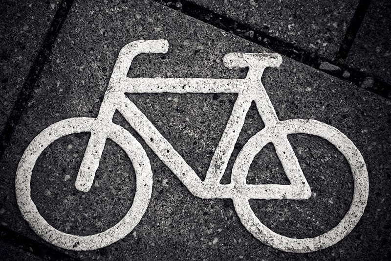 В Смоленской области столкнулись мотоциклист и велосипедистка. Оба в больнице