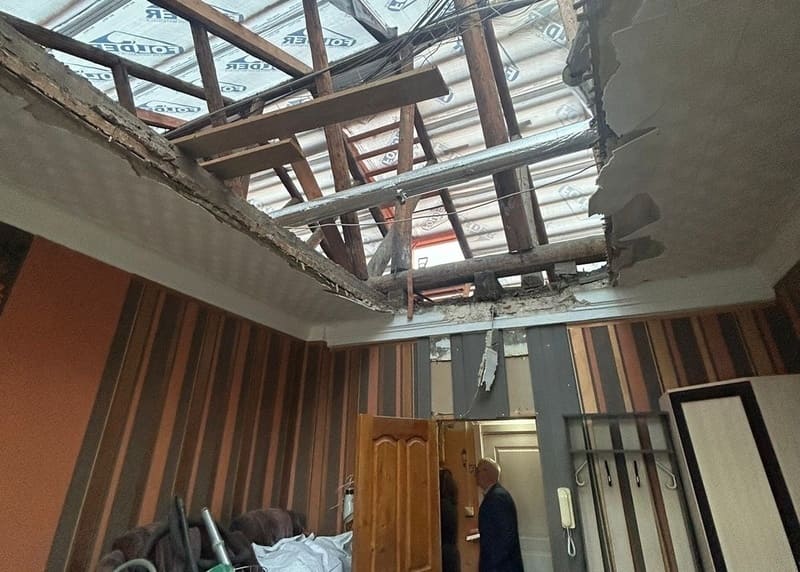 «Следствие безответственности УК». Глава Смоленска прокомментировал обрушение потолка в квартире в центре города