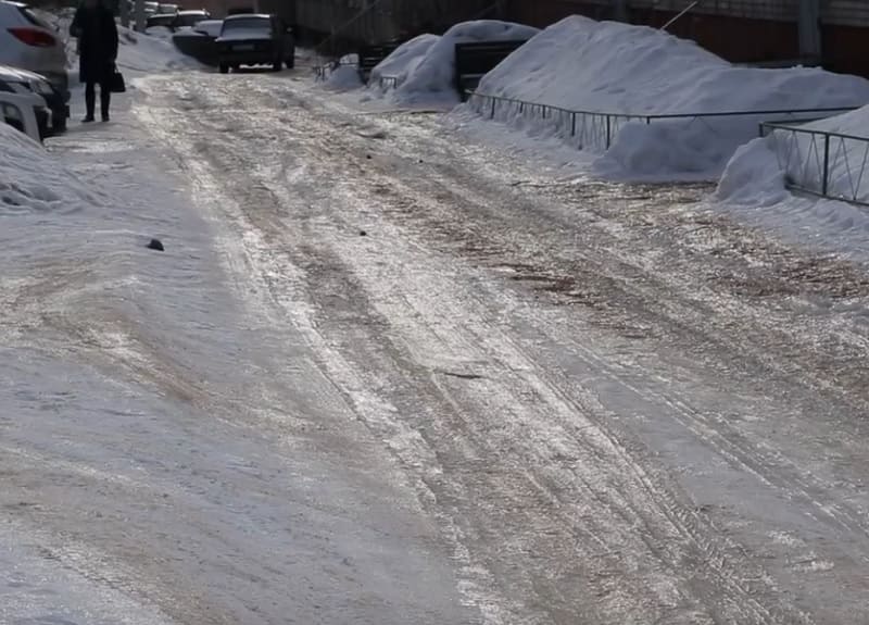 В смоленском Заднепровье проверили качество уборки снега и наледи
