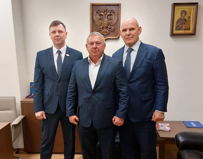 Сенатор РФ Артем Малащенков пригласил в Смоленскую область Александра Карелина