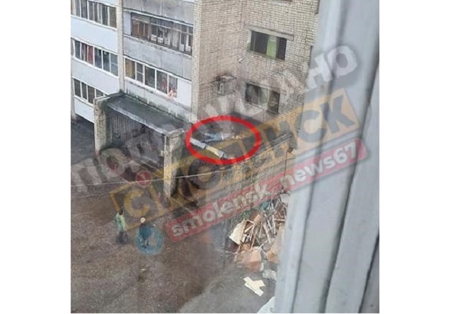 В Смоленске мужчина выпал из окна многоэтажки