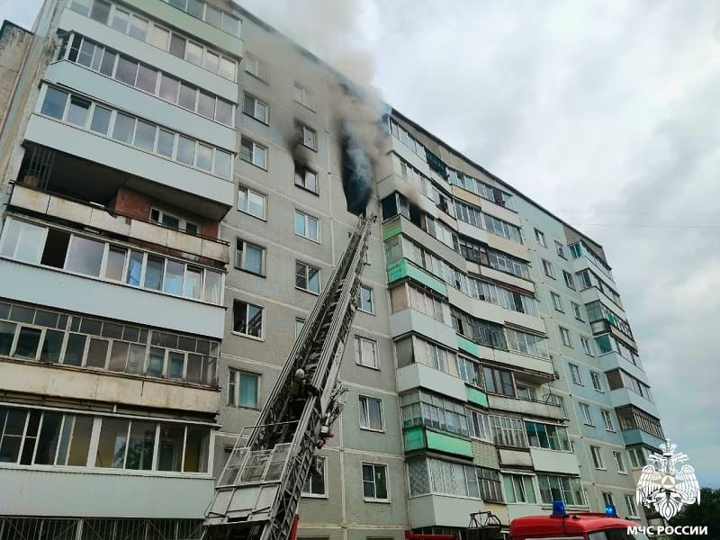В Смоленской области пожарные эвакуировали жильцов многоэтажки 