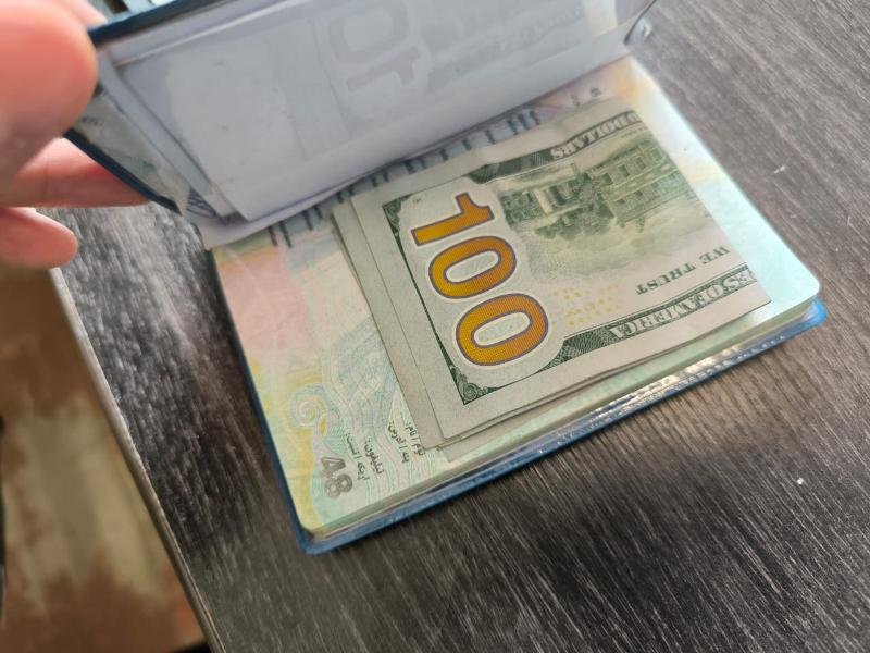 В Смоленской области сотрудник полиции отказался от взятки в долларах