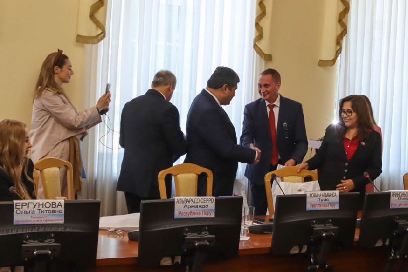 В Смоленске Андрей Борисов обсудил с делегацией из Перу укрепление партнерства