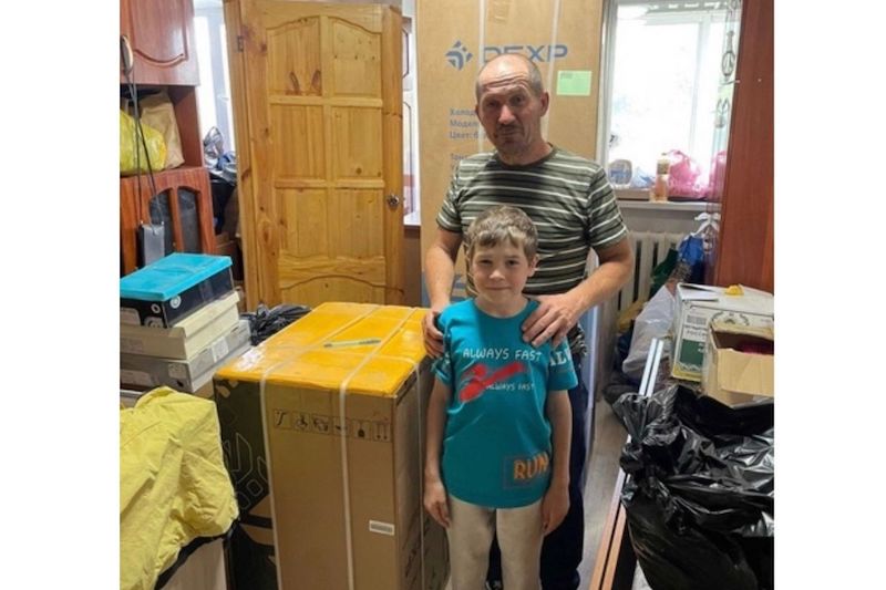 В Смоленской области фонд Сергея Неверова помог многодетной семье погорельцев со стройматериалами