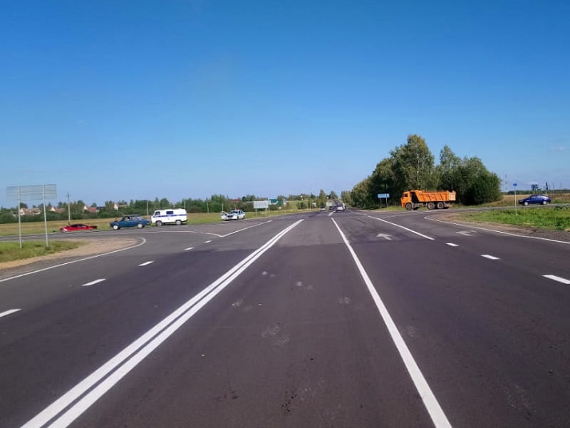 В Смоленской области водитель и пассажир легковушки пострадали в ДТП с «автопоездом»