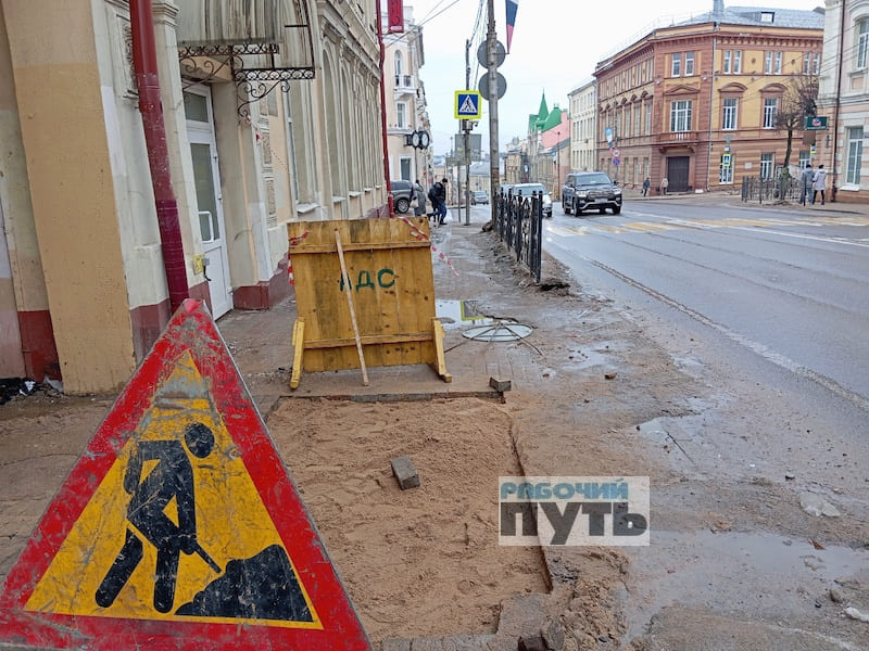Соцсети: в брусчатке на центральной улице Смоленска образовался провал