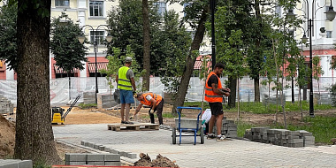 Как продвигается ремонт в сквере возле памятника Александру Твардовскому и Василию Тёркину в Смоленске 