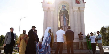Василий Анохин принял участие в церемонии освящения православного киота с иконами 