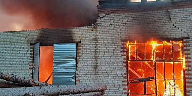 Сгорело 4 единицы техники. В МЧС рассказали о пожаре на пилораме в Смоленской области