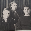Константин с сестрой Ириной и мамой Анной Порфирьевной Григорьевой.
