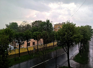 «Дожди, грозы и град»: южный циклон подпортит погоду в Смоленской области 