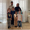 Елена и Виктор с детьми: Ефиму - 9 лет, Елисею - 6,5 года, Стефании - 5 лет, Вике - 10 лет, Данику - 6,5 года.