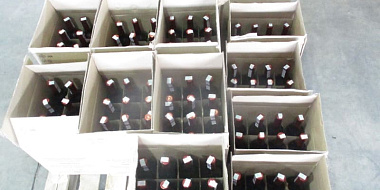 За бокалами – бутылки. Смоленские таможенники пресекли контрабанду безакцизного алкоголя