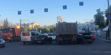 В центре Смоленска массовое ДТП перекрыло дорогу